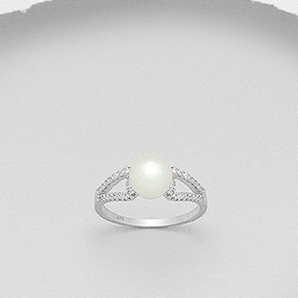 040 925 Silver Freshwater Pearl Ring